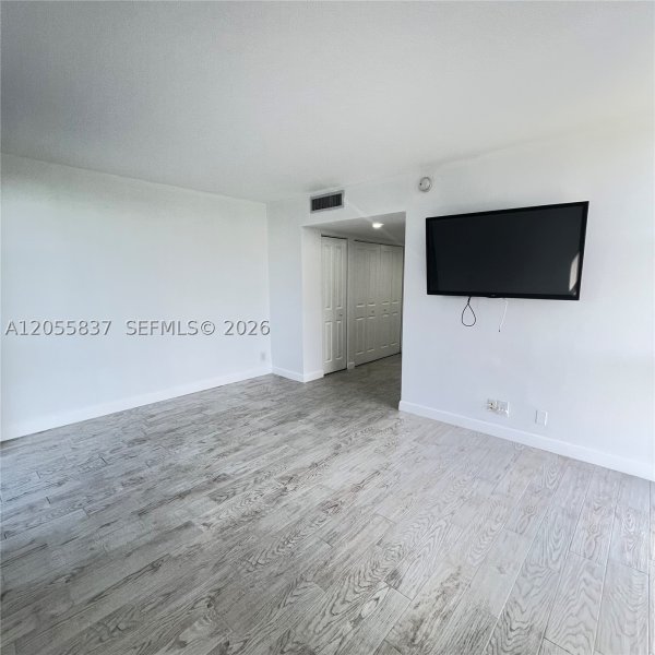 Condo for sale at Coronado I 433