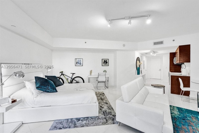 Apartment for rent at Icon Brickell Tower I 2708