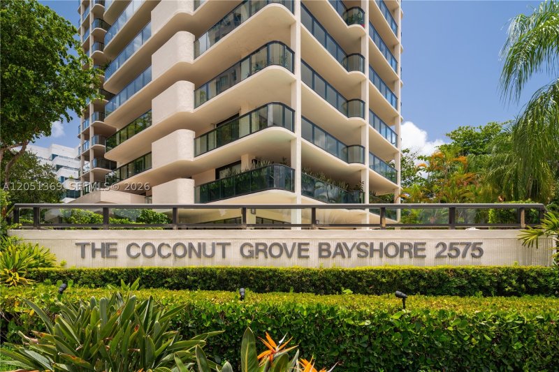 Comprar apartamento no Coconut Grove Bayshore 5B