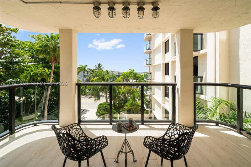 Comprar apartamento no Coconut Grove Bayshore 5B
