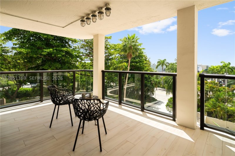 Comprar apartamento no Coconut Grove Bayshore 5B