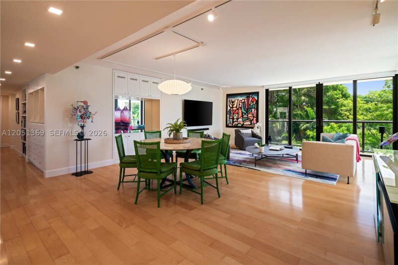 Comprar apartamento no Coconut Grove Bayshore 5B