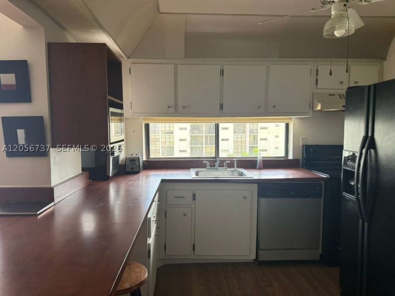 Condo for sale at Plaza of the Americas 709