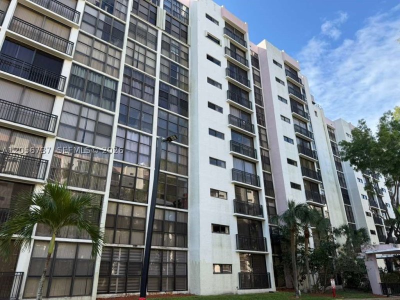 Condo for sale at Plaza of the Americas 709