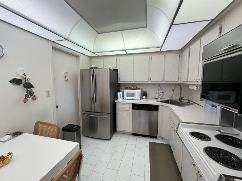 Condo for sale at Trafalgar Towers 707