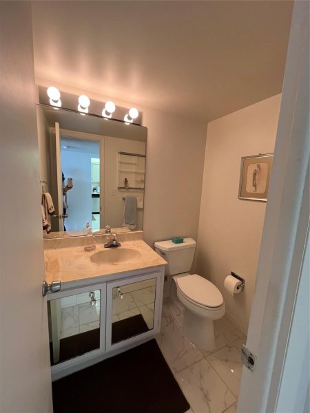 Condo for sale at Trafalgar Towers 707