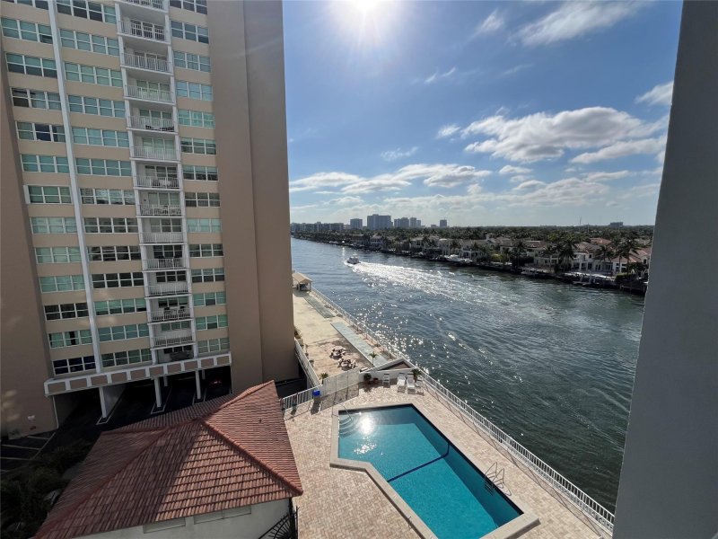 Condo for sale at Trafalgar Towers 707