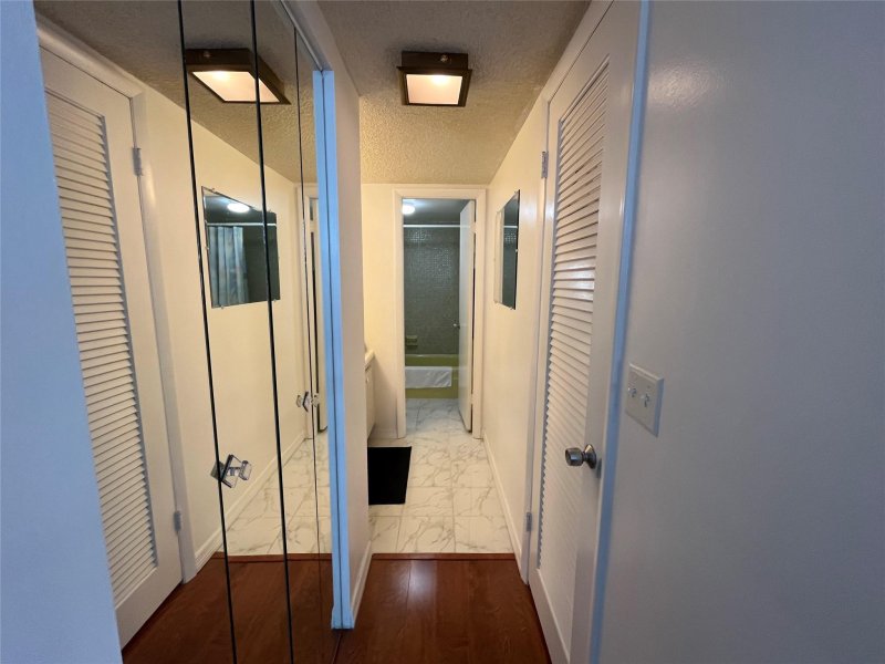 Condo for sale at Trafalgar Towers 707