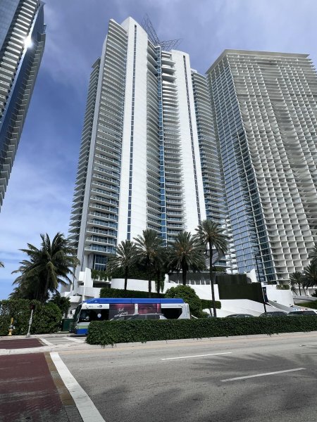 Alquiler de apartamento en Jade Beach 1806