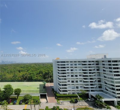 Commodore Club South Apt #1206