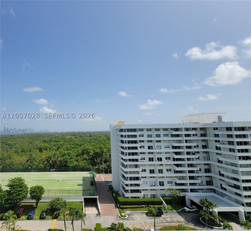 Commodore Club South Apt #1206