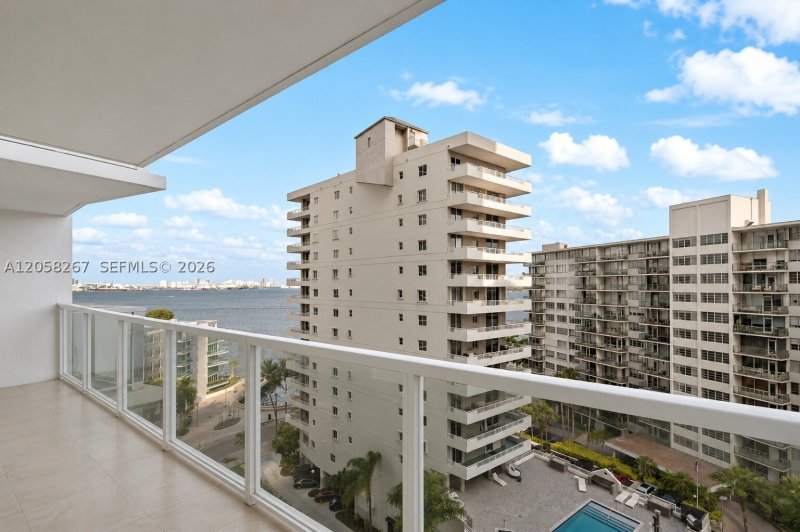 Comprar apartamento no Emerald Brickell 1203