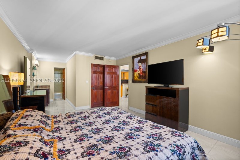 Condo for sale at Parker Plaza Estates 1701