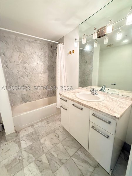 Apartment for rent at Vizcayne Everglades On The Bay 250