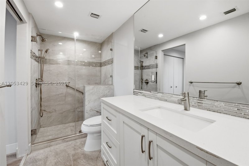 Comprar apartamento en Gables Waterway Towers 225