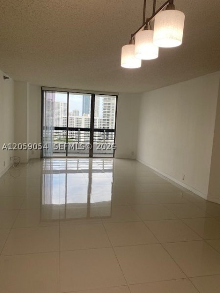Condo for sale at Mystic Pointe 600 1910