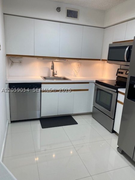 Condo for sale at Mystic Pointe 600 1910