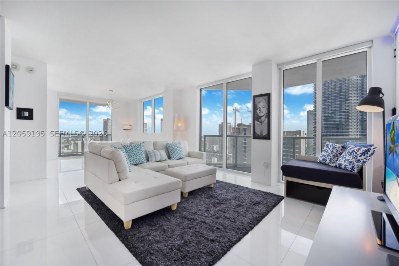 Vizcayne South Tower Apt #3302