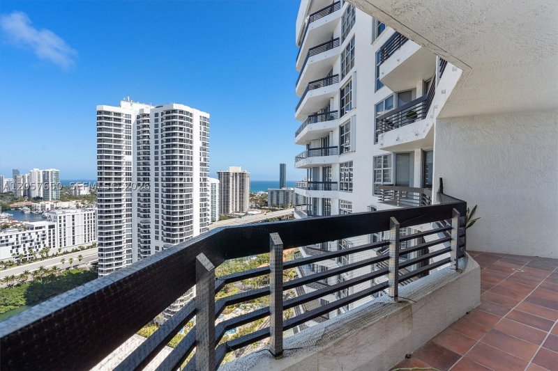 Alquiler de apartamento en Mystic Pointe 500 2907