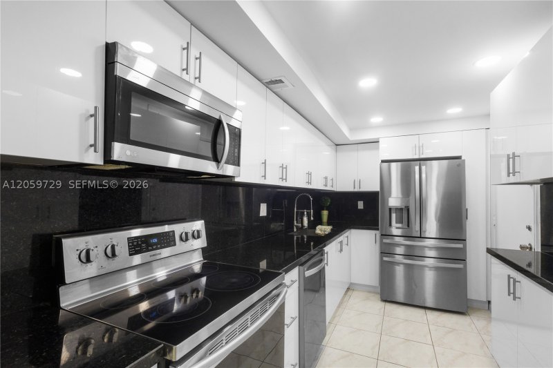 Apartment for rent at Plaza Towers South 407