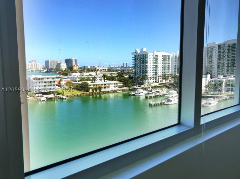Comprar apartamento en Blue Bay Tower 802