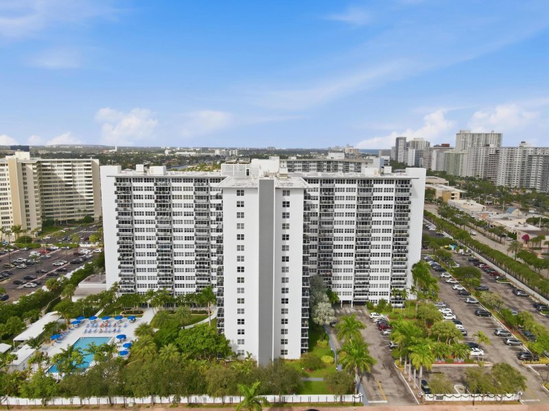 Condo for sale at Coral Ridge Towers South 1418