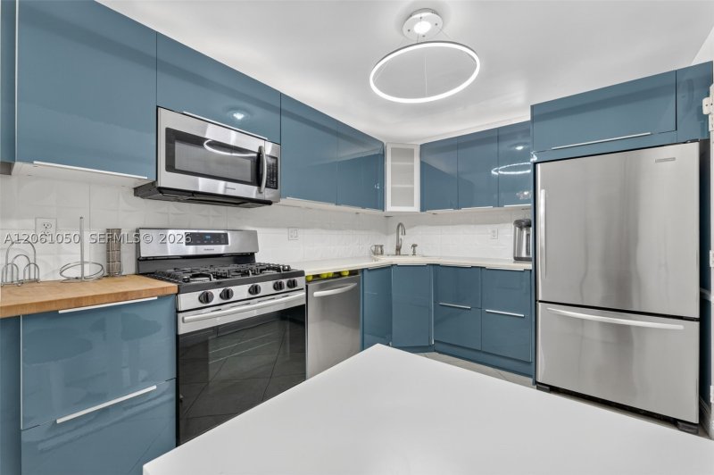 Condo for sale at Parker Plaza Estates 723