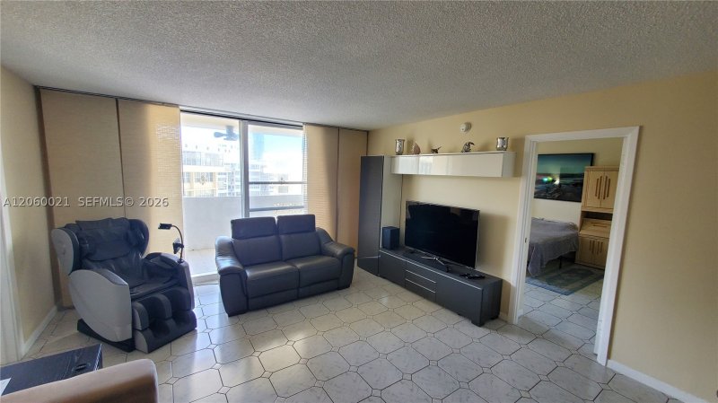 Condo for sale at Plaza Towers North 1103