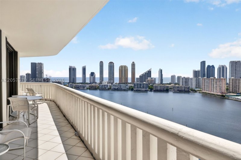 Comprar apartamento no 3000 Williams Island 2506