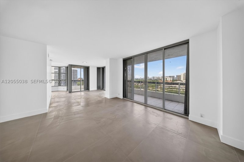 Comprar apartamento en Mystic Pointe 500 1606