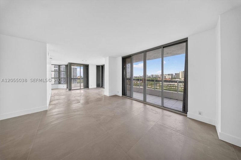 Comprar apartamento en Mystic Pointe 500 1606