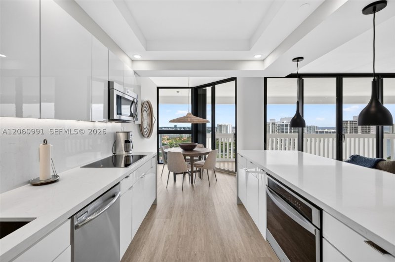 Comprar apartamento no 2000 Williams Island 3010