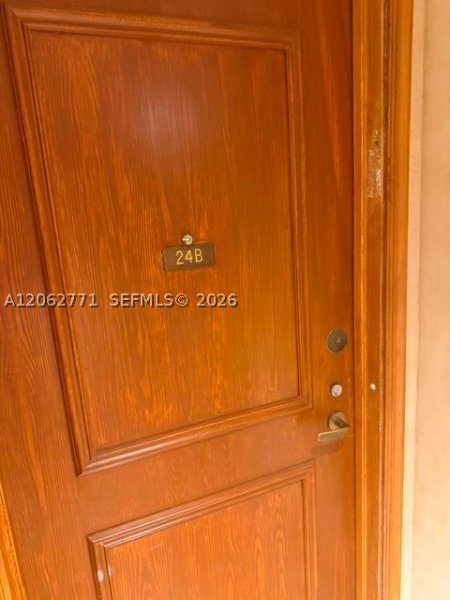 Comprar apartamento no Turnberry Isle 24B