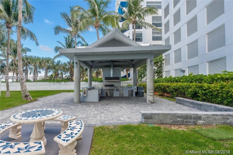 Condo for sale at La Gorce Palace 1504