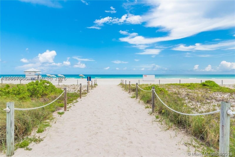 Condo for sale at La Gorce Palace 1504