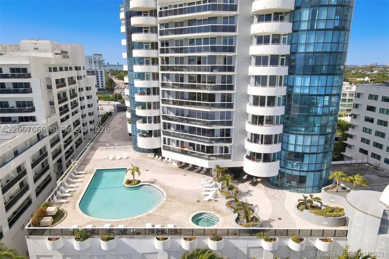 Condo for sale at La Gorce Palace 1504