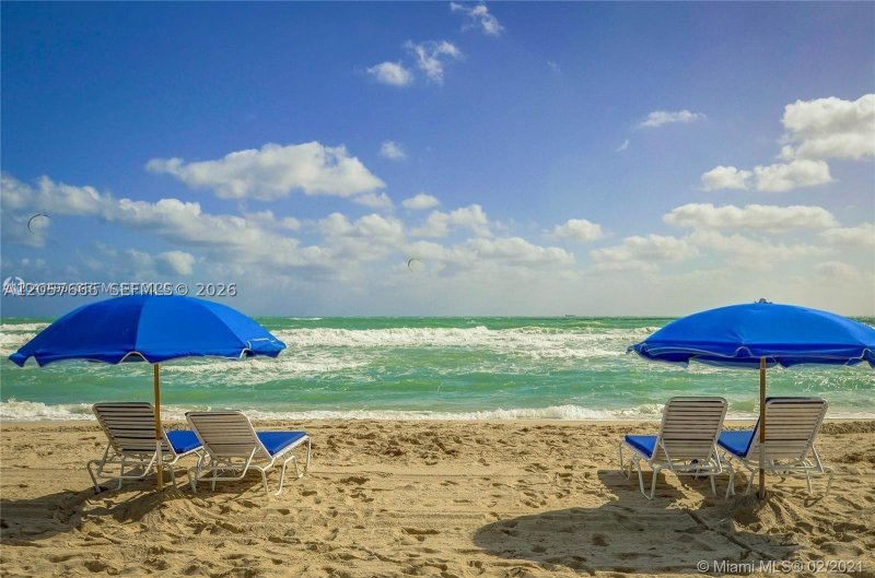 Condo for sale at La Gorce Palace 1504