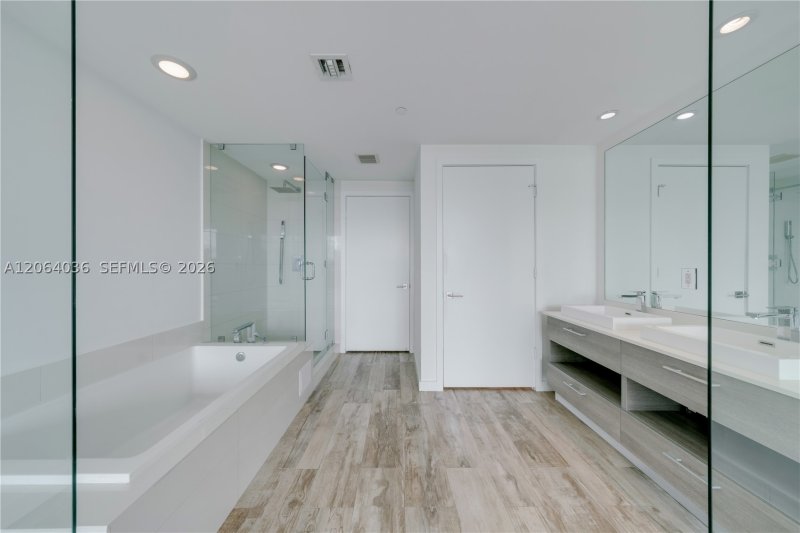 Comprar apartamento no Paraiso Bay Miami 802