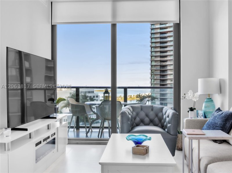 Apartment for rent at Paraiso Bayviews 1105