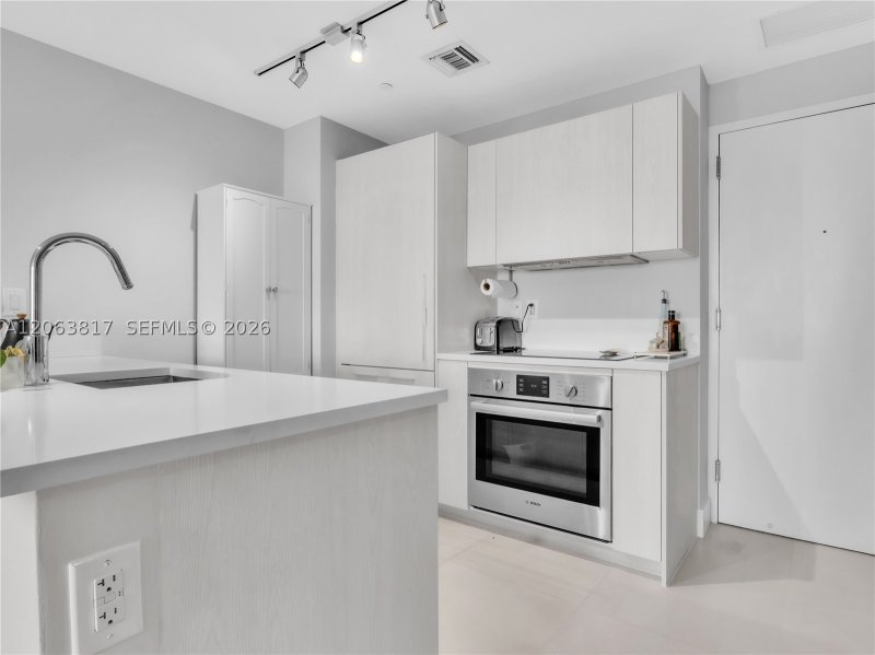 Apartment for rent at Paraiso Bayviews 1105