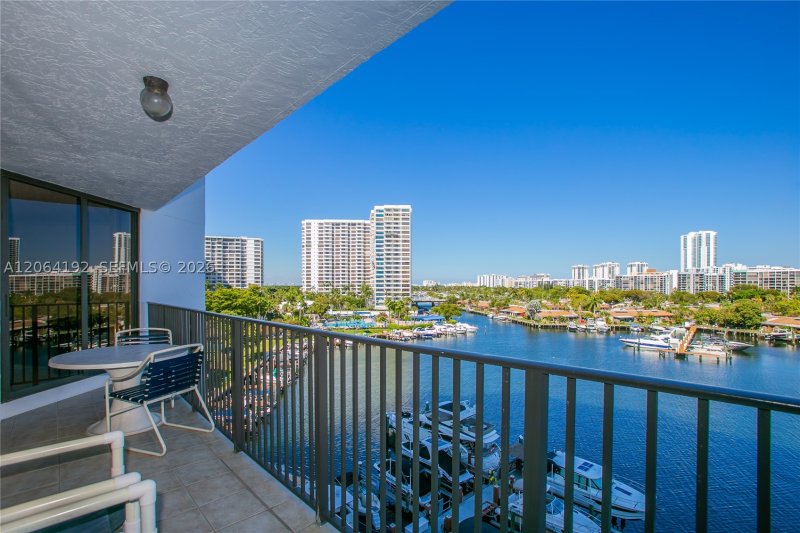 Condo for sale at Anchor Bay Club 406