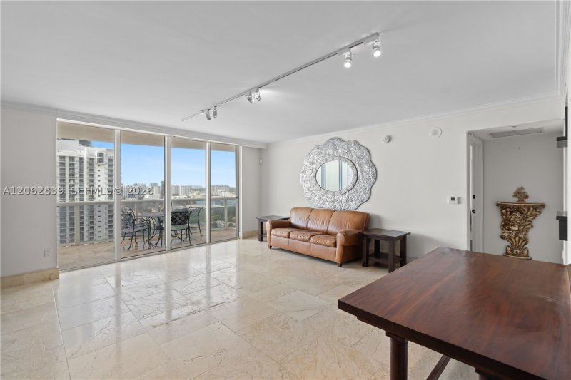 Comprar apartamento no Ocean Three 2103