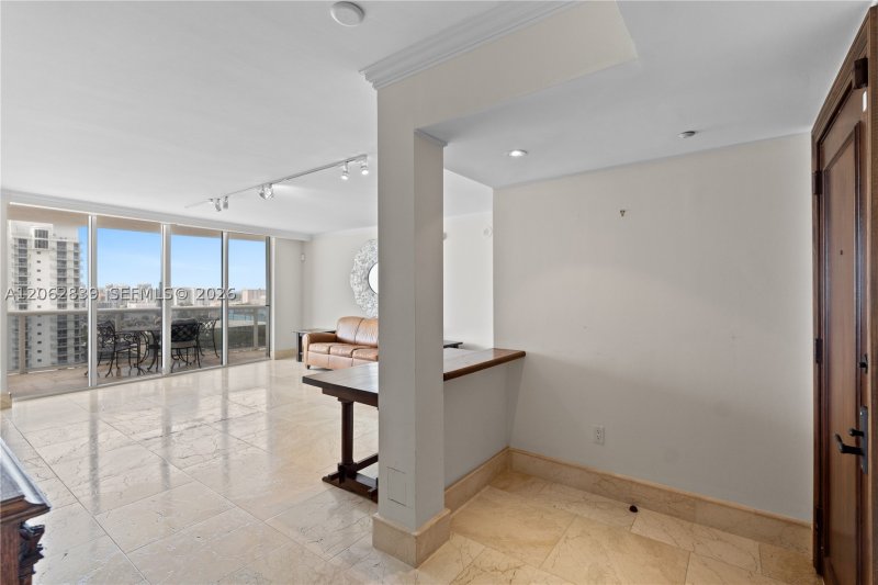 Comprar apartamento no Ocean Three 2103