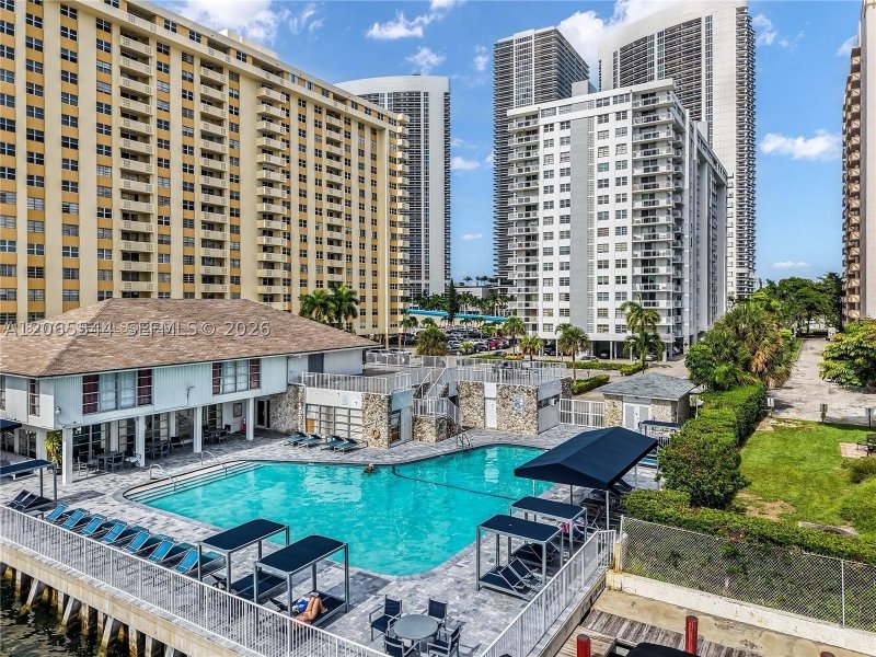 Condo for sale at Plaza Towers South 1505
