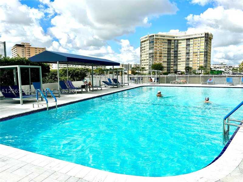 Condo for sale at Plaza Towers South 1505