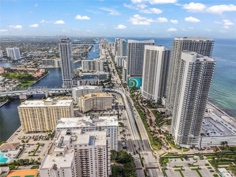 Condo for sale at Plaza Towers South 1505
