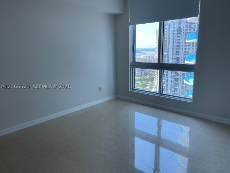 Condo for sale at Met 1 T-2804