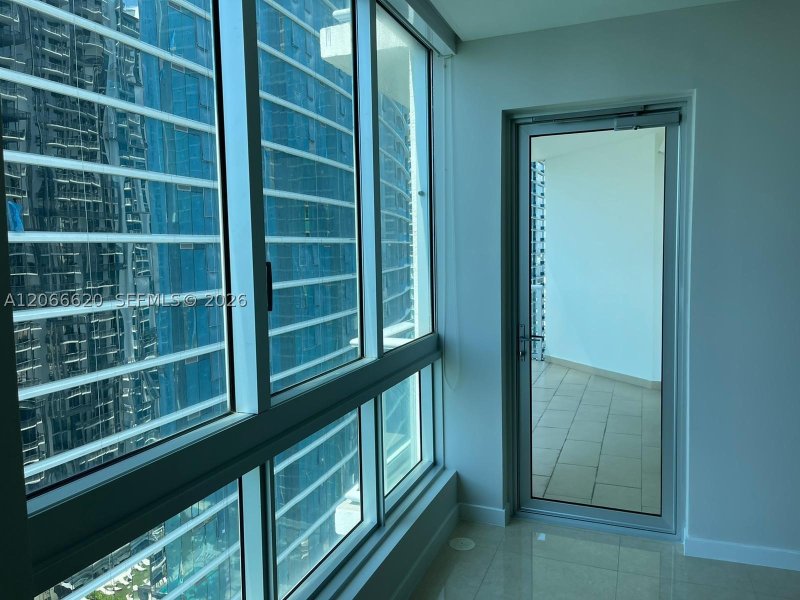 Condo for sale at Met 1 T-2804