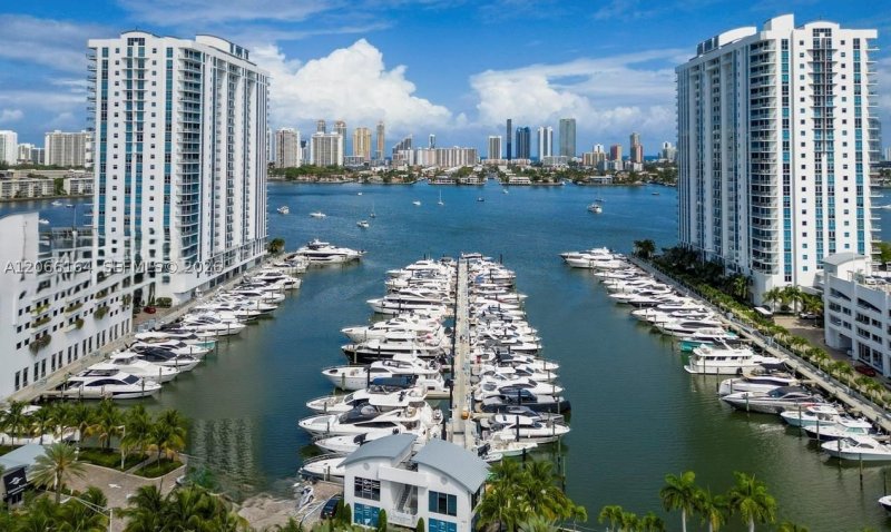 Alquiler de apartamento en Marina Palms Yacht Club 1004