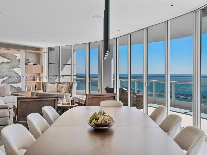 Comprar apartamento no Bristol Tower 3602